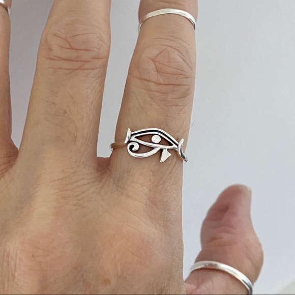 Sterling Silver Little Ra Eye Ring, Evil Eyes, Eyebrows, Silver Rings, Eyelashes - Picture 1 of 12
